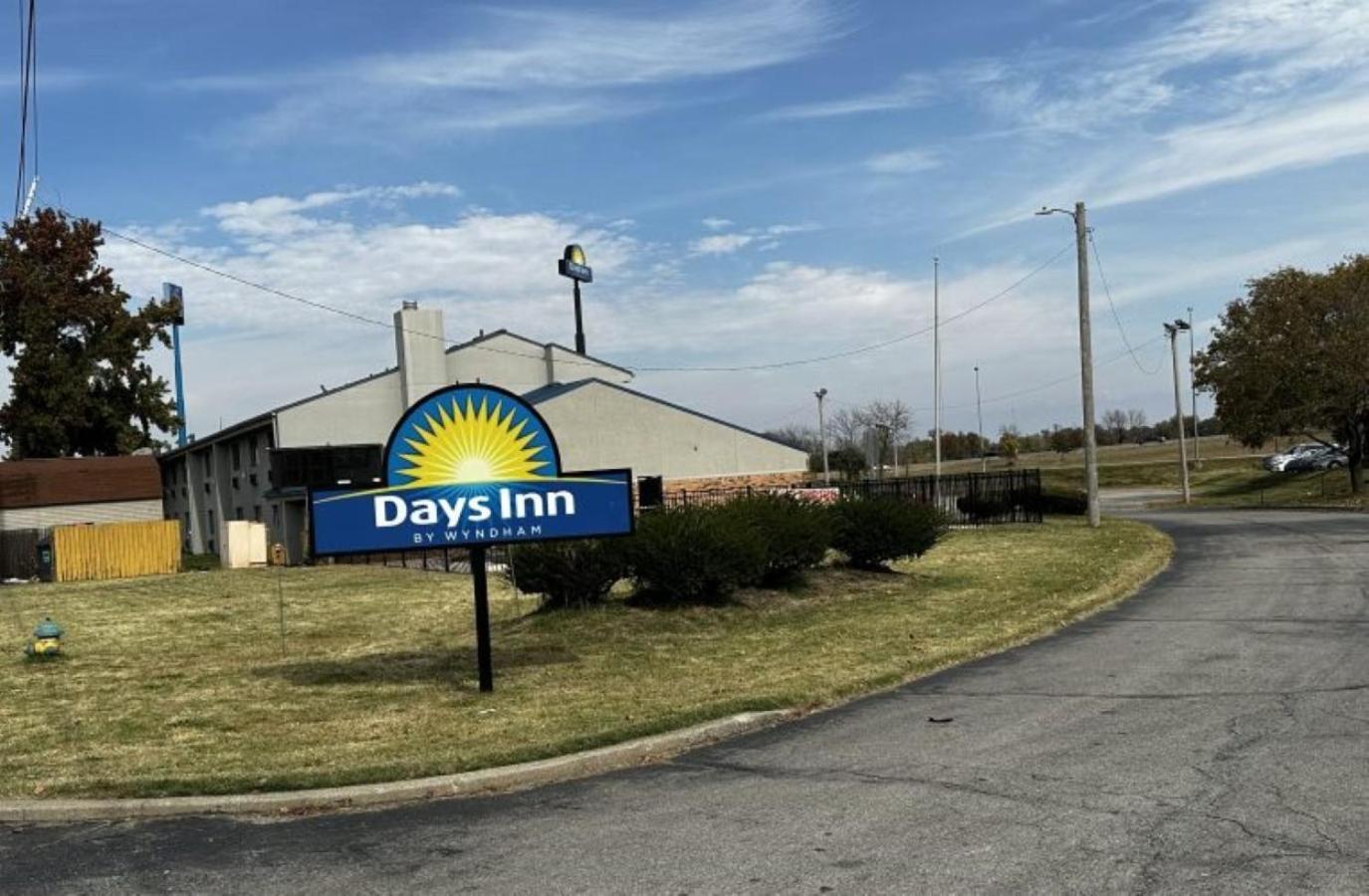 Days Inn & Suites By Wyndham Caseyville Zewnętrze zdjęcie
